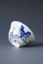 Load image into Gallery viewer, 60ml Qinghua Bird Jingdezhen Porcelain Teacup by KuangShi 青花匡石手绘花鸟风香杯

