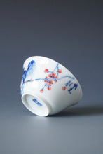 Load image into Gallery viewer, 60ml Qinghua Bird Jingdezhen Porcelain Teacup by KuangShi 青花匡石手绘花鸟风香杯

