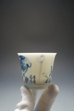 Load image into Gallery viewer, 90ml Qinghua Fragrance Porcelain Teacup by KuangShi 青花匡石香远益清杯
