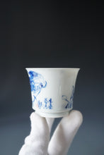 Load image into Gallery viewer, 90ml Qinghua Fragrance Porcelain Teacup by KuangShi 青花匡石香远益清杯
