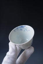 Load image into Gallery viewer, 90ml Qinghua Plum Blossoms Porcelain Teacup by KuangShi 青花匡石梅花清影杯
