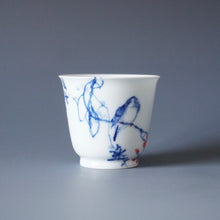 Load image into Gallery viewer, 85ml Qinghua Flowers and Birds Porcelain Lingyun Teacup by KuangShi 青花匡石手绘花鸟凌云杯
