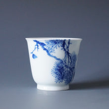 Load image into Gallery viewer, 85ml Qinghua Crane and Pine Tree Porcelain Teacup by KuangShi 青花匡石手绘花鸟松风杯
