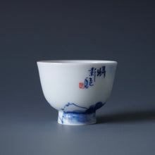 Load image into Gallery viewer, 60ml Qinghua Dragonfly Jingdezhen Porcelain Teacup by KuangShi 青花匡石手绘蜻蜓杯
