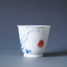 Load image into Gallery viewer, 85ml Qinghua Flowers and Birds Jingdezhen Porcelain Teacup by KuangShi 青花匡石手绘花鸟硕果杯

