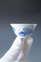 Load image into Gallery viewer, 60ml Qinghua Fan and Teapot Porcelain Teacup by KuangShi 青花匡石手绘消暑莲子杯
