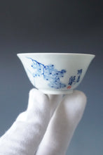 Load image into Gallery viewer, 60ml Qinghua Watermelon and Fan Porcelain Teacup by KuangShi 青花匡石手绘消暑枇杷杯
