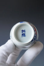 Load image into Gallery viewer, 85ml Qinghua Flowers and Birds Porcelain Lingyun Teacup by KuangShi 青花匡石手绘花鸟凌云杯
