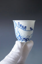 Load image into Gallery viewer, 85ml Qinghua Birds on the Tree Porcelain Teacup by KuangShi 青花匡石手绘花鸟麻雀杯
