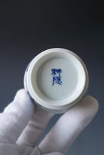 Load image into Gallery viewer, 85ml Qinghua Water Town Jingdezhen Porcelain Teacup by KuangShi 青花匡石手绘水乡杯
