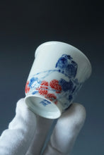 Load image into Gallery viewer, 85ml Qinghua Flowers and Birds Jingdezhen Porcelain Teacup by KuangShi 青花匡石手绘花鸟硕果杯
