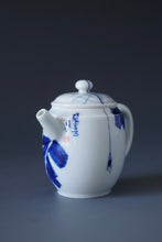 Load image into Gallery viewer, Qinghua Spider and Banana Leaf Jingdezhen Fine Porcelain Teapot by Master KuangShi 青花匡石蛛网芭蕉高仕壶 110ml

