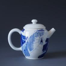 Load image into Gallery viewer, Qinghua Spider and Banana Leaf Jingdezhen Fine Porcelain Teapot by Master KuangShi 青花匡石蛛网芭蕉高仕壶 110ml
