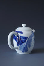 Load image into Gallery viewer, Qinghua Spider and Banana Leaf Jingdezhen Fine Porcelain Teapot by Master KuangShi 青花匡石蛛网芭蕉高仕壶 110ml
