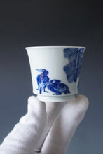 Load image into Gallery viewer, 85ml Qinghua Birds and Banana Tree Porcelain Teacup by KuangShi 青花匡石手绘花鸟蕉荫杯
