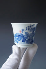 Load image into Gallery viewer, 85ml Qinghua Spider in Banana Tree Jingdezhen Porcelain Teacup by KuangShi 青花匡石手绘芭蕉蛛网杯
