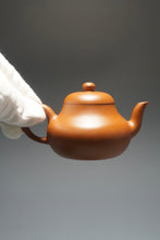 Load image into Gallery viewer, Zhaozhuang Zhuni Junde Yixing Teapot 赵庄朱泥毫升平底君德 120ml
