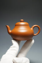 Load image into Gallery viewer, Zhaozhuang Zhuni Junde Yixing Teapot 赵庄朱泥毫升平底君德 120ml

