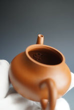 Load image into Gallery viewer, Zhaozhuang Zhuni Junde Yixing Teapot 赵庄朱泥毫升平底君德 120ml
