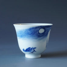 Load image into Gallery viewer, 90ml Qinghua Moonlight Porcelain Teacup by KuangShi 青花匡石月淡风和杯
