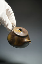 Load image into Gallery viewer, Wood Fired Dicaoqing Shipiao Yixing Teapot 柴烧底槽清平盖石瓢 115ml
