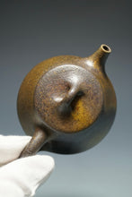 Load image into Gallery viewer, Wood Fired Dicaoqing Shipiao Yixing Teapot 柴烧底槽清平盖石瓢 115ml
