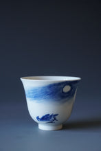 Load image into Gallery viewer, 90ml Qinghua Moonlight Porcelain Teacup by KuangShi 青花匡石月淡风和杯
