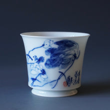 Load image into Gallery viewer, 90ml Qinghua Fragrance Porcelain Teacup by KuangShi 青花匡石香远益清杯
