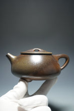 Load image into Gallery viewer, Wood Fired Lao Zini from Huanglong Shan No.5 Mine Manpiao Yixing Teapot 柴烧老紫泥满瓢 430ml
