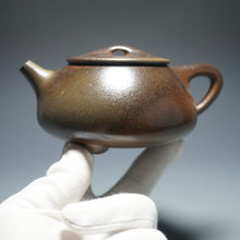 Load image into Gallery viewer, Wood Fired Lao Zini from Huanglong Shan No.5 Mine Manpiao Yixing Teapot 柴烧老紫泥满瓢 430ml
