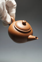 Load image into Gallery viewer, Baoshan Jiangponi Shuiping Yixing Teapot 宝山降坡泥水平 100ml
