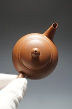 Load image into Gallery viewer, Baoshan Jiangponi Shuiping Yixing Teapot 宝山降坡泥水平 100ml
