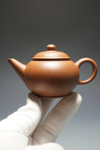 Load image into Gallery viewer, Baoshan Jiangponi Shuiping Yixing Teapot 宝山降坡泥水平 100ml
