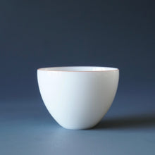Load image into Gallery viewer, Tianbai Porcelain Big Chicken Egg Teacup with Wide Base and Gold Stamp 80ml
