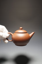 Load image into Gallery viewer, Lao Zini from Huanglong Shan No. 5 Mine Shuiping Yixing Teapot 五号井紫泥水平 200ml
