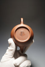 Load image into Gallery viewer, Lao Zini from Huanglong Shan No. 5 Mine Shuiping Yixing Teapot 五号井紫泥水平 200ml
