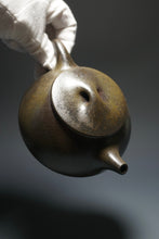 Load image into Gallery viewer, Wood Fired No.4 Mine Lao Zini Big Manpiao Teapot 四号井紫泥柴烧满瓢 440ml
