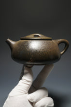 Load image into Gallery viewer, Wood Fired No.4 Mine Lao Zini Big Manpiao Teapot 四号井紫泥柴烧满瓢 440ml
