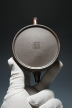 Load image into Gallery viewer, Wood Fired Dicaoqing Jinglan Yixing Teapot No.4 底槽清柴烧井栏 230ml
