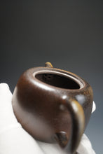 Load image into Gallery viewer, Wood Fired Dicaoqing Jinglan Yixing Teapot No.4 底槽清柴烧井栏 230ml
