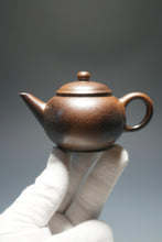 Load image into Gallery viewer, Wood Fired Dicaoqing Shuiping Teapot 底槽清柴烧小水平 90ml
