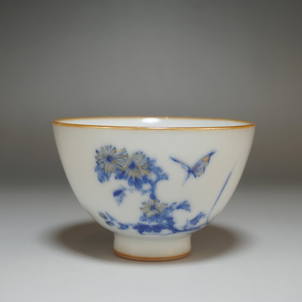 120ml Qinghua Chrysanthemum and Butterfly Moon White Ruyao Teacup 月白菊花蝶杯