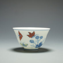 Load image into Gallery viewer, Doucai Butterflies Jingdezhen Porcelain Teacup 斗彩花蝶仿古杯 70ml
