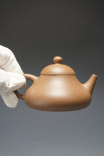 Load image into Gallery viewer, Lao Duanni Hulupiao yixing Teapot with Carving of Flower 老段泥葫芦瓢带刻 150ml
