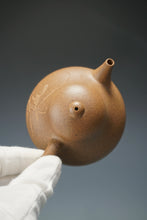 Load image into Gallery viewer, Lao Duanni Hulupiao yixing Teapot with Carving of Flower 老段泥葫芦瓢带刻 150ml
