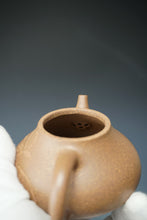 Load image into Gallery viewer, Lao Duanni Hulupiao yixing Teapot with Carving of Flower 老段泥葫芦瓢带刻 150ml
