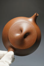 Load image into Gallery viewer, Lao Zini from Huanglong Shan No.5 Mine Manpiao Yixing Teapot 五号井老紫泥满瓢 430ml
