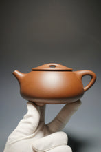 Load image into Gallery viewer, Lao Zini from Huanglong Shan No.5 Mine Manpiao Yixing Teapot 五号井老紫泥满瓢 430ml
