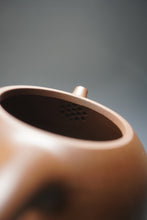 Load image into Gallery viewer, Lao Zini from Huanglong Shan No.5 Mine Manpiao Yixing Teapot 五号井老紫泥满瓢 430ml
