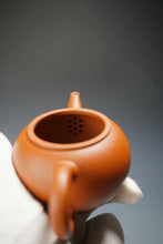 Load image into Gallery viewer, Zhuni Shuiping Yixing Teapot 朱泥水平 120ml
